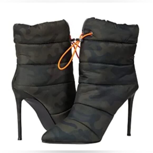 Steve Madden Shoes - Steve Madden $150 Cloak Camo Print Puffer Drawstring Stiletto Booties Size 6M